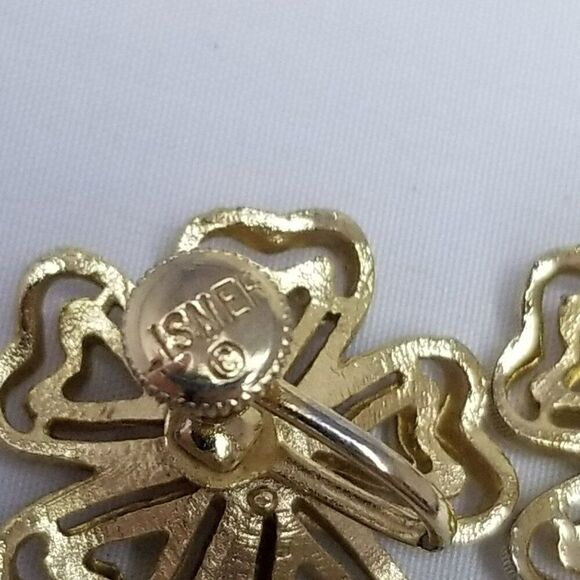 Vintage Lisner Gold Tone Flower Clip On Screw Back Earrings, Signed Estate - Picture 4 of 7